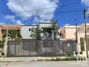 NEX-292351 - Casa en Renta, con 3 recamaras, con 2 baños en Montebello, CP 97113, Yucatán.