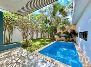 NEX-300661 - Casa en Venta, con 4 recamaras, con 5 baños, con 297 m2 de construcción.
