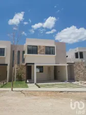 NEX-116577 - Casa en Venta, con 3 recamaras, con 2 baños, con 167 m2 de construcción en Cholul, CP 97305, Yucatán.