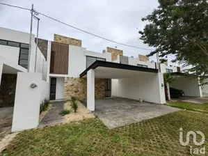 NEX-200720 - Casa en Venta, con 3 recamaras, con 3 baños, con 241 m2 de construcción en Temozon Norte, CP 97302, Yucatán.