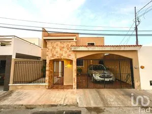 NEX-202043 - Casa en Venta, con 3 recamaras, con 3 baños, con 220.7 m2 de construcción en Los Pinos, CP 97138, Yucatán.