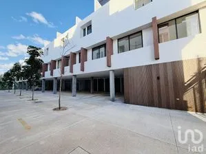 NEX-294625 - Departamento en Venta, con 1 recamara, con 1 baño, con 54.41 m2 de construcción en Montebello, CP 97113, Yucatán.