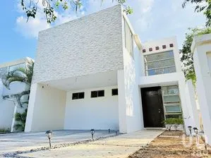 NEX-296833 - Casa en Venta, con 3 recamaras, con 4 baños, con 265.5 m2 de construcción.