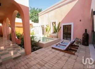 NEX-296983 - Casa en Renta, con 4 recamaras, con 4 baños, con 500 m2 de construcción.