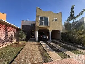 NEX-298350 - Casa en Venta, con 4 recamaras, con 4 baños, con 267.66 m2 de construcción.