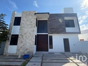 NEX-298351 - Casa en Venta, con 4 recamaras, con 4 baños, con 265 m2 de construcción.