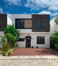 NEX-299840 - Casa en Venta, con 2 recamaras, con 2 baños, con 98.28 m2 de construcción.