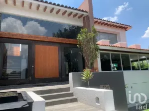 NEX-116695 - Casa en Venta, con 3 recamaras, con 3 baños, con 750 m2 de construcción en Hacienda de Valle Escondido, CP 52937, México.