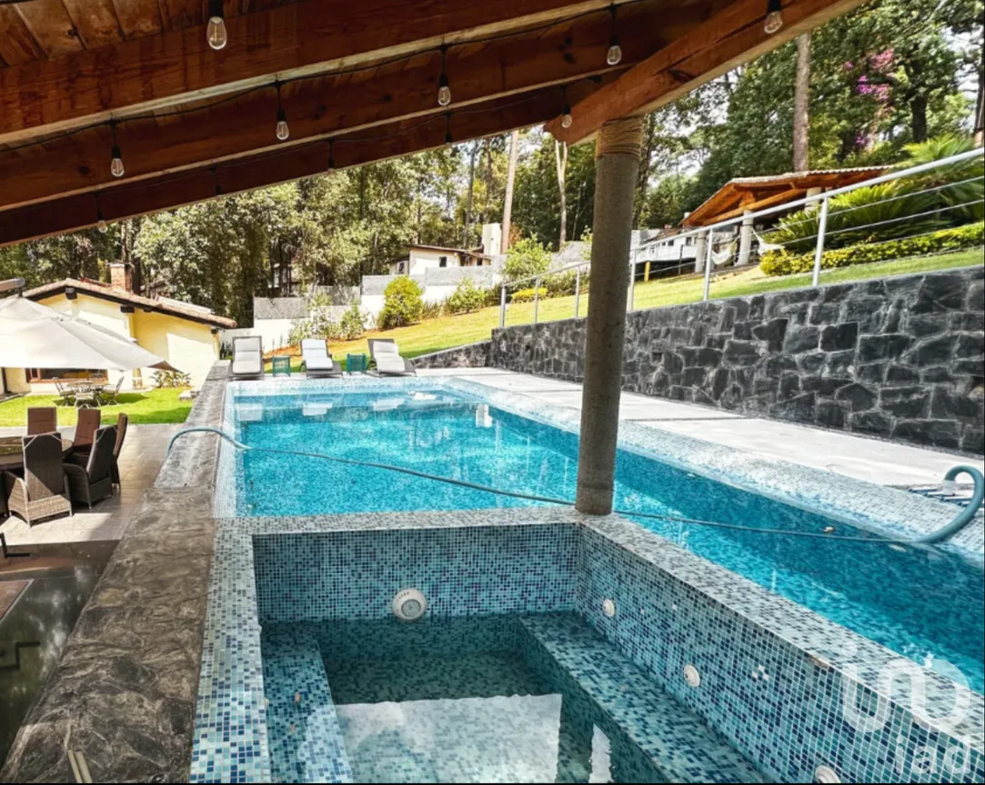 Casa en Venta en Avándaro, Valle de Bravo, Estado De México | NEX-227036 | iad México | Foto 6 de 43
