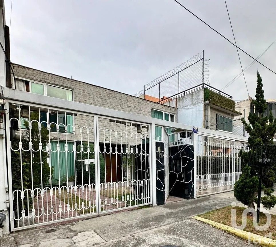 Casa en Venta en Ciudad Satélite, Naucalpan de Juárez, Estado De México | NEX-230086 | iad México | Foto 3 de 27