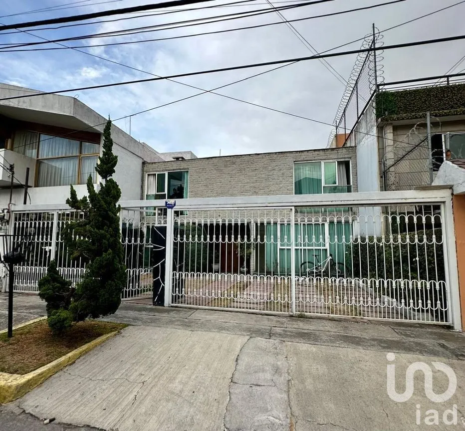 Casa en Venta en Ciudad Satélite, Naucalpan de Juárez, Estado De México | NEX-230086 | iad México | Foto 1 de 27