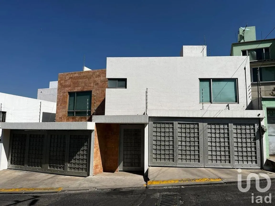 Casa en Venta en Jardines Bellavista, Tlalnepantla de Baz, Estado De México | NEX-230088 | iad México | Foto 1 de 19
