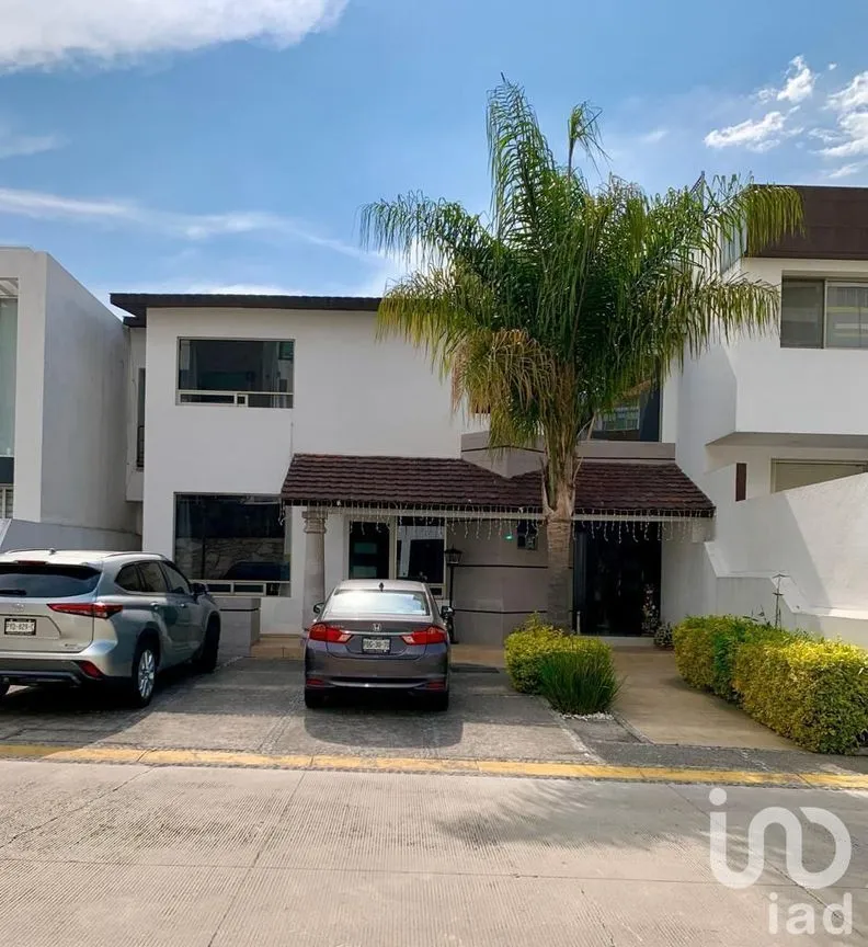 Casa en Venta en Bosque Esmeralda, Atizapán de Zaragoza, Estado De México | NEX-232020 | iad México | Foto 1 de 27
