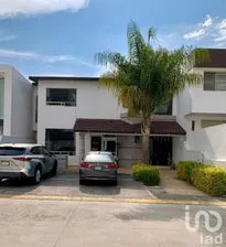NEX-232020 - Casa en Venta, con 3 recamaras, con 3 baños, con 607 m2 de construcción en Bosque Esmeralda, CP 52930, Estado De México.