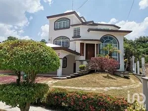 NEX-232021 - Casa en Venta, con 3 recamaras, con 3 baños, con 475 m2 de construcción en A I M P, CP 93380, Veracruz.