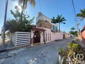 NEX-277113 - Casa en Venta, con 4 recamaras, con 3 baños, con 350 m2 de construcción en Paseos de Pensiones, CP 97219, Yucatán.