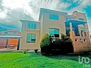 NEX-280463 - Casa en Venta, con 4 recamaras, con 4 baños, con 800 m2 de construcción en Lomas de Valle Escondido, CP 52930, Estado de México.
