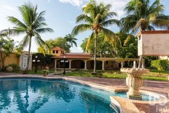 NEX-208245 - Casa en Venta, con 4 recamaras, con 8 baños, con 1133 m2 de construcción.