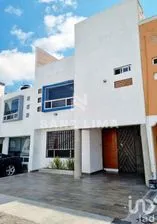 NEX-201792 - Casa en Renta, con 3 recamaras, con 3 baños, con 240 m2 de construcción en Universidades, CP 72589, Puebla.