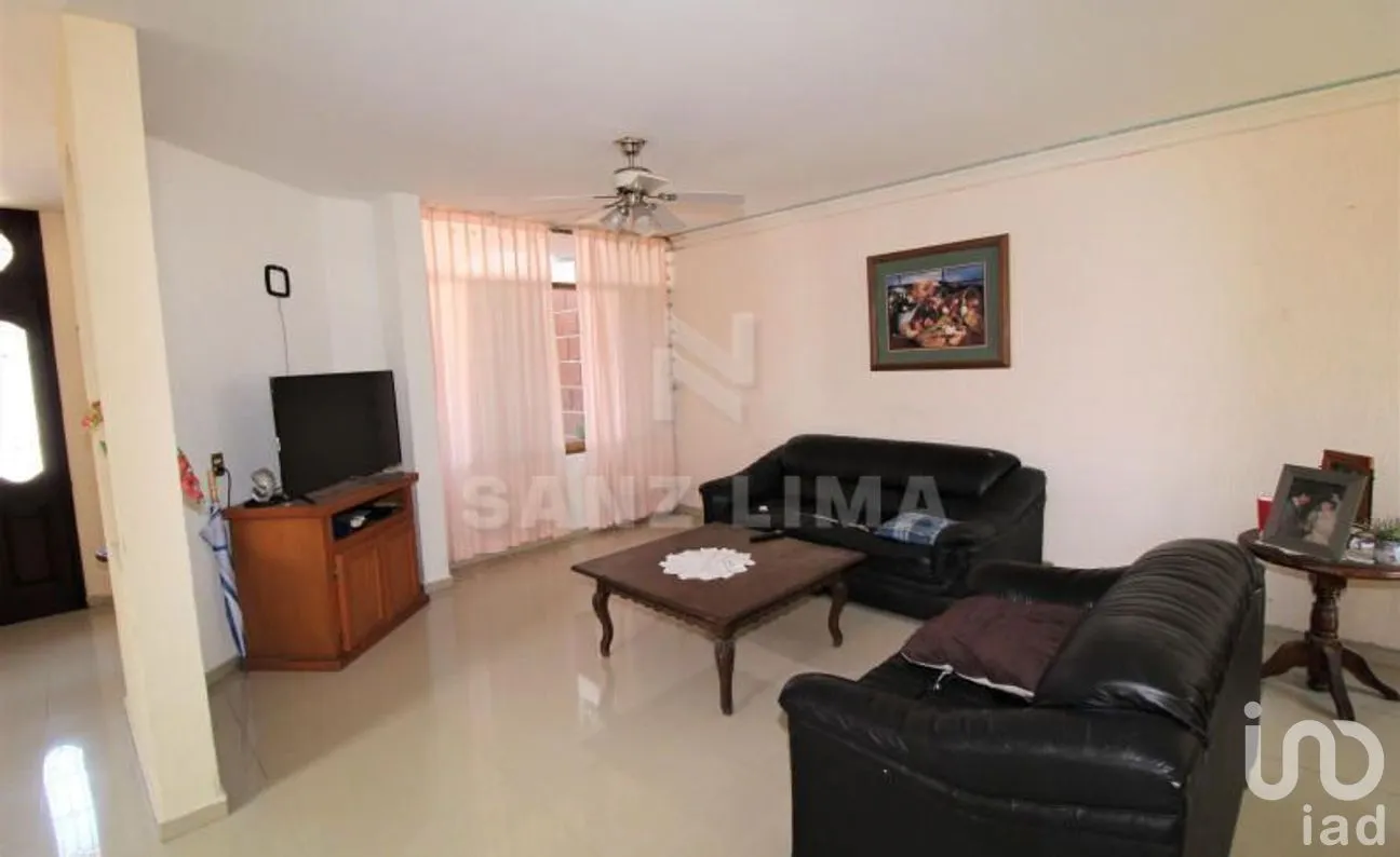 Casa en Venta en Jardines de Celaya 1a Secc, Celaya, Guanajuato | NEX-267413 | iad México | Foto 2 de 25