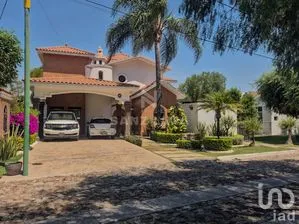NEX-272463 - Casa en Venta, con 3 recamaras, con 2 baños, con 492 m2 de construcción en Quinta Santa María, CP 38010, Guanajuato.