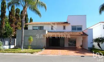 NEX-289471 - Casa en Renta, con 4 recamaras, con 5 baños, con 434 m2 de construcción en Campestre Celaya, CP 38080, Guanajuato.