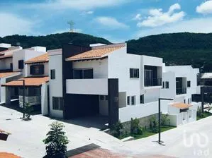 NEX-278720 - Casa en Venta, con 3 recamaras, con 3 baños, con 216 m2 de construcción en Joyas del Oriente, CP 29089, Chiapas.
