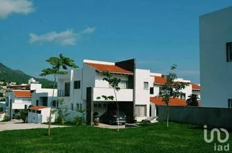 NEX-278721 - Casa en Venta, con 4 recamaras, con 3 baños, con 258 m2 de construcción en Joyas del Oriente, CP 29089, Chiapas.
