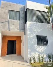 NEX-117149 - Casa en Venta, con 3 recamaras, con 4 baños, con 191 m2 de construcción en Los Volcanes, CP 28063, Colima.