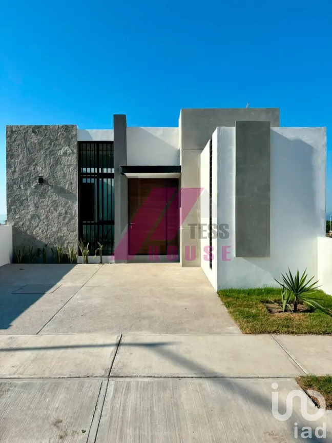 Casa en Venta en Residencial Esmeralda Norte, Colima, Colima | NEX-226703 | iad México | Foto 1 de 9