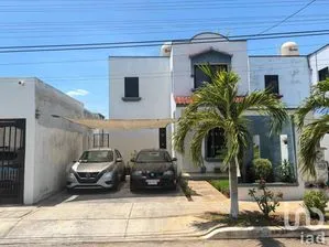 NEX-229211 - Casa en Venta, con 3 recamaras, con 2 baños en Paseos de Opichen, CP 97246, Yucatán.