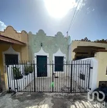 NEX-229218 - Casa en Venta, con 1 recamara, con 1 baño, con 243.85 m2 de construcción en Itzaes, CP 97068, Yucatán.