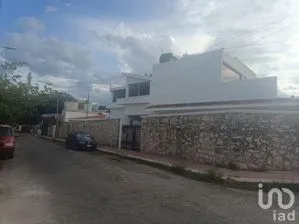 NEX-279199 - Casa en Venta, con 6 recamaras, con 5 baños en Itzimna, CP 97100, Yucatán.