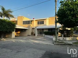 NEX-279214 - Casa en Venta, con 3 recamaras, con 3 baños, con 356 m2 de construcción en Loma Bonita, CP 97205, Yucatán.