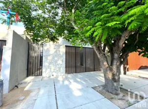 NEX-279232 - Casa en Venta, con 4 recamaras, con 3 baños, con 225 m2 de construcción.