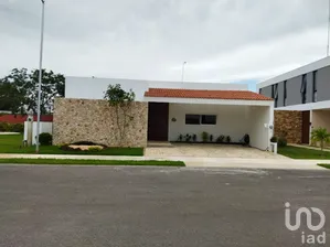 NEX-279243 - Casa en Venta, con 2 recamaras, con 3 baños, con 240 m2 de construcción en Bosques de Conkal, CP 97345, Yucatán.