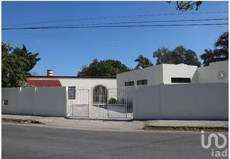 NEX-279302 - Casa en Venta, con 4 recamaras, con 3 baños, con 271 m2 de construcción en San Pedro Uxmal, CP 97203, Yucatán.