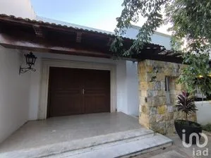 NEX-279415 - Casa en Venta, con 4 recamaras, con 3 baños, con 650 m2 de construcción en Privada San Antonio Cucul, CP 97116, Yucatán.