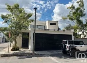 NEX-279559 - Casa en Venta, con 4 recamaras, con 4 baños, con 505.79 m2 de construcción en Montebello, CP 97113, Yucatán.