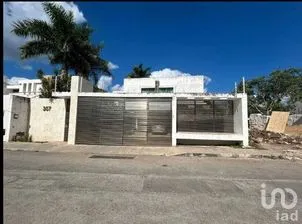 NEX-279573 - Casa en Venta, con 3 recamaras, con 5 baños, con 344.46 m2 de construcción en Montebello, CP 97113, Yucatán.