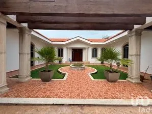 NEX-279579 - Casa en Venta, con 3 recamaras, con 4 baños, con 363 m2 de construcción en La Ceiba, CP 97314, Yucatán.