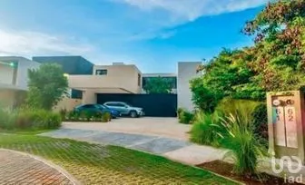 NEX-279580 - Casa en Venta, con 4 recamaras, con 6 baños, con 406 m2 de construcción en Santa María Yaxché, CP 97308, Yucatán.