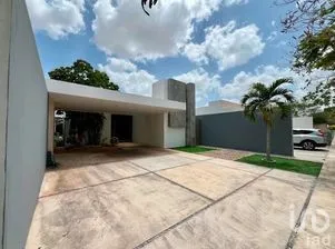 NEX-279593 - Casa en Venta, con 3 recamaras, con 4 baños, con 285 m2 de construcción.