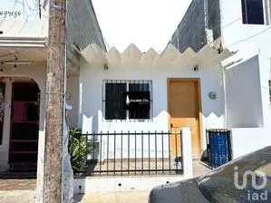 NEX-279680 - Casa en Venta, con 3 recamaras, con 2 baños en Progreso de Castro Centro, CP 97320, Yucatán.