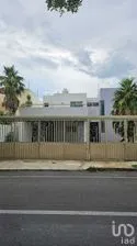 NEX-279727 - Casa en Venta, con 3 recamaras, con 3 baños, con 282 m2 de construcción en Los Pinos, CP 97138, Yucatán.