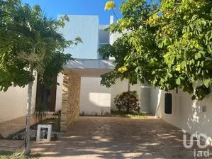 NEX-280608 - Casa en Venta, con 3 recamaras, con 3 baños, con 187.5 m2 de construcción en Royal del Parque, CP 97302, Yucatán.
