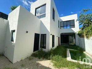 NEX-285013 - Casa en Renta, con 2 recamaras, con 2 baños en Mérida Centro, CP 97000, Yucatán.