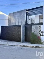 NEX-285028 - Casa en Venta, con 3 recamaras, con 3 baños, con 231.57 m2 de construcción.
