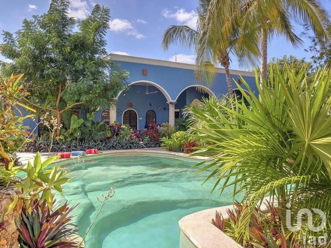 Casa en Venta en Mérida Centro, Mérida, Yucatán | NEX-285034 | iad México | Foto 1 de 49