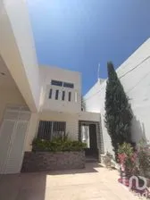 NEX-289058 - Casa en Venta, con 5 recamaras, con 3 baños en Montebello, CP 97113, Yucatán.